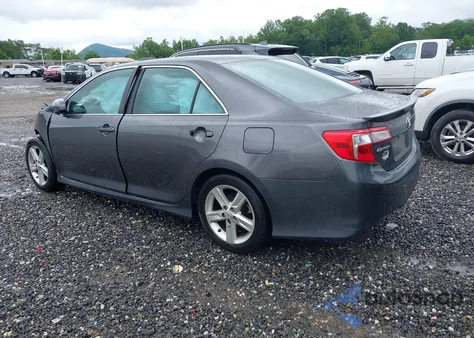 2014 Toyota Camry Se z USA, uszkodzony, nr VIN 4T1BF1FK9EU301450